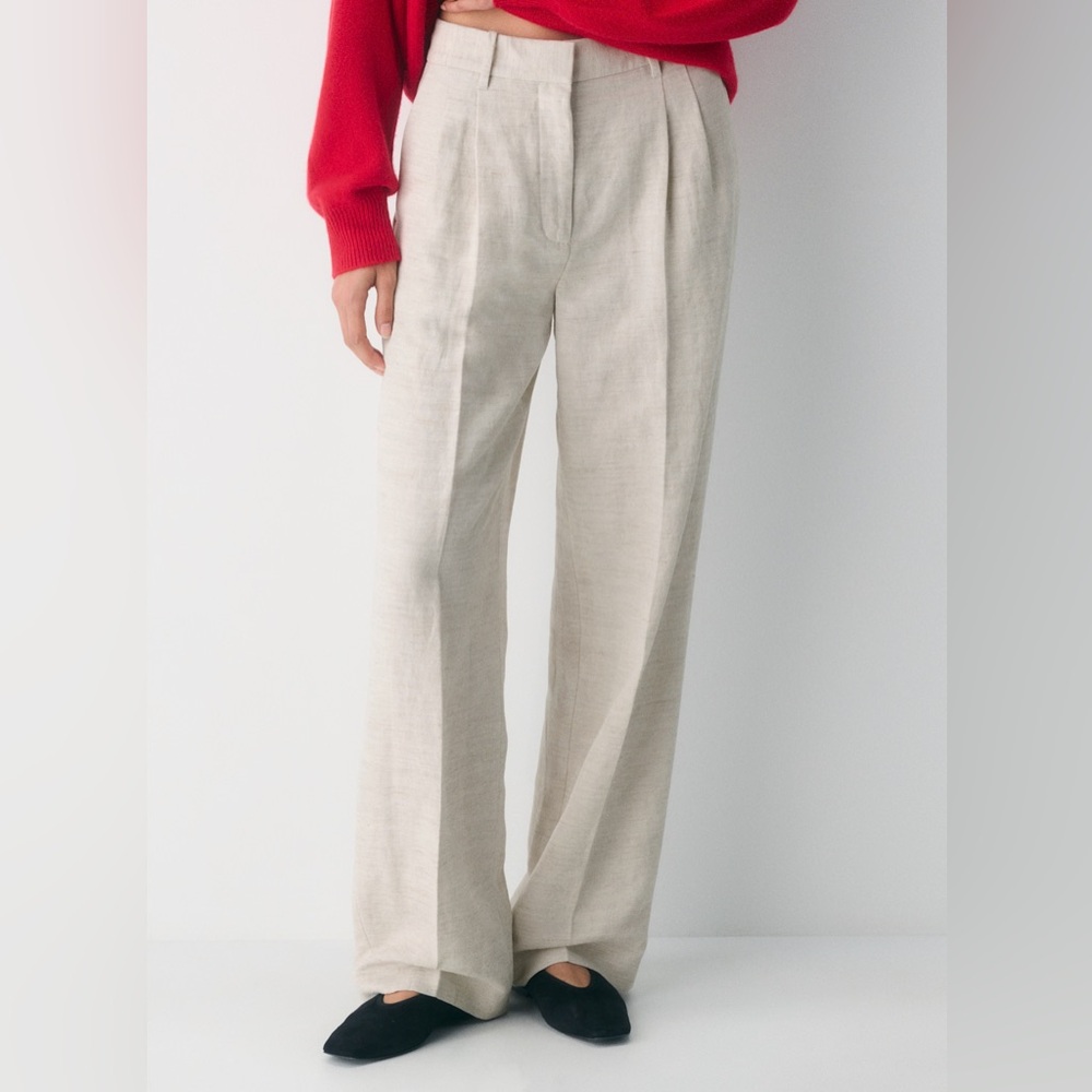 Aritzia The Effortless Pant in linen